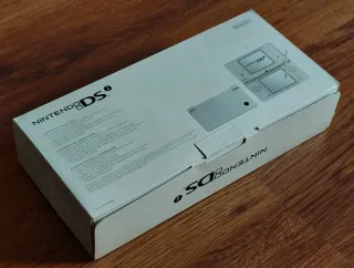 Caja y manuales originales Nintendo DSi