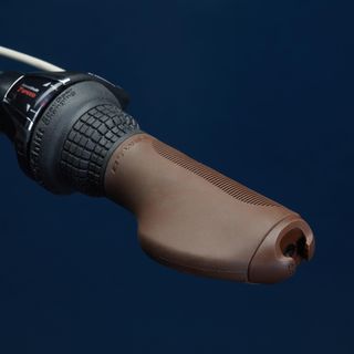 Bicicleta eléctrica urbana cuadro bajo Elops 900 E  azul