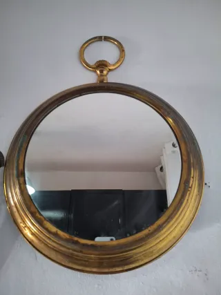 Espejo antiguo dorado con colgador
