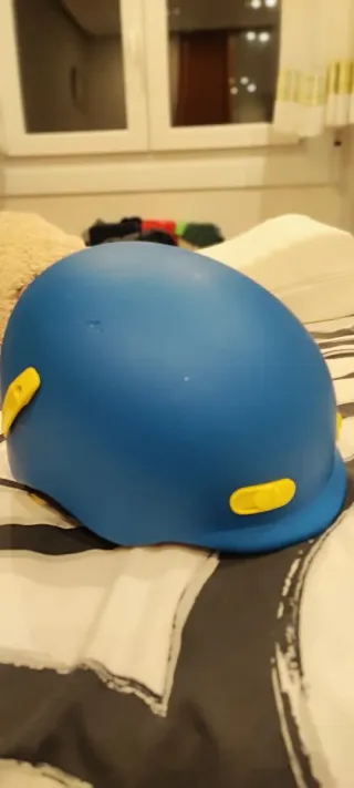 Casco y gafas de nieve para niño