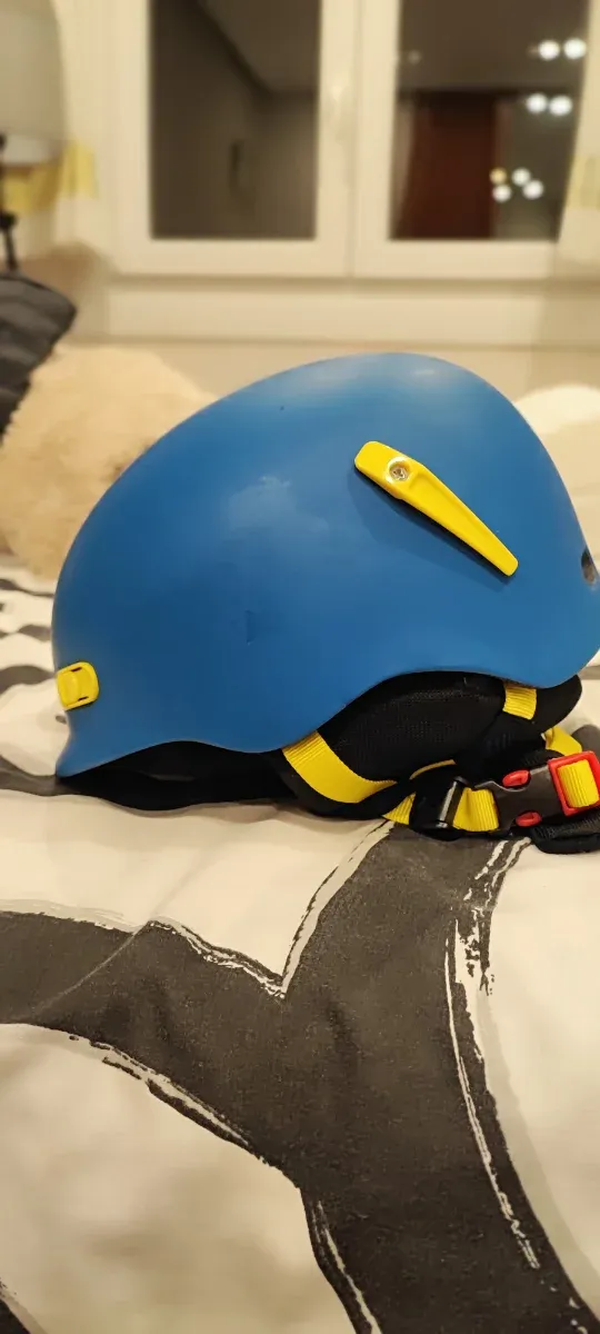 Casco y gafas de nieve para niño