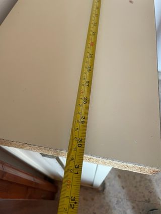 Mueble vintage beige y rojo