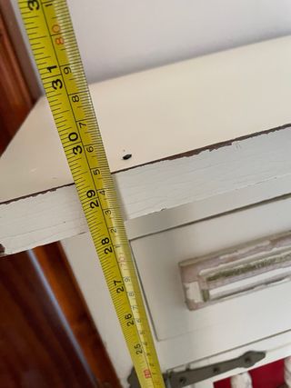 Mueble vintage beige y rojo