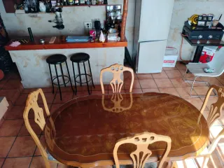 Mesa de comedor y 4 sillas