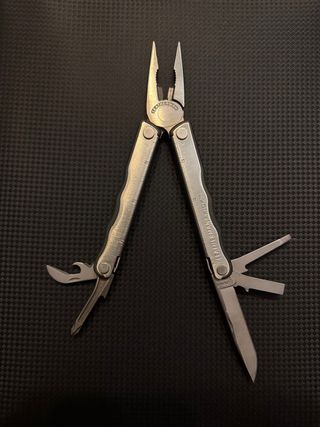 Leatherman Kick multiherramienta