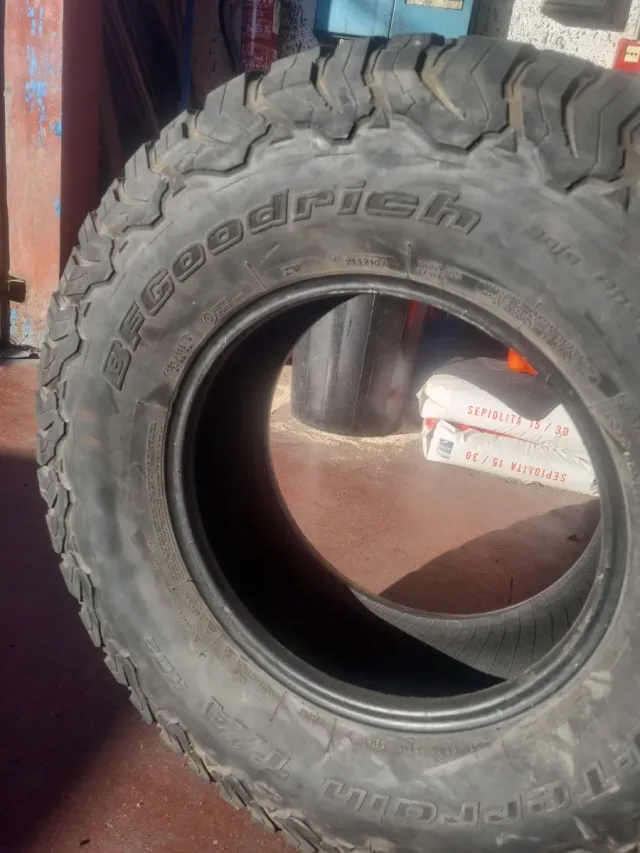 Neumático 315/70R17 121S