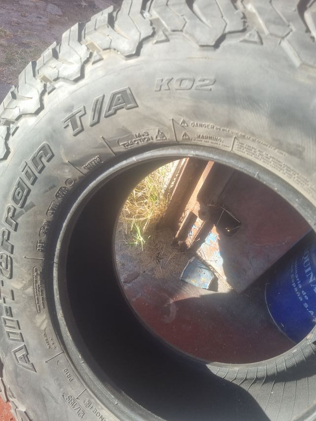 Neumático 315/70R17 121S