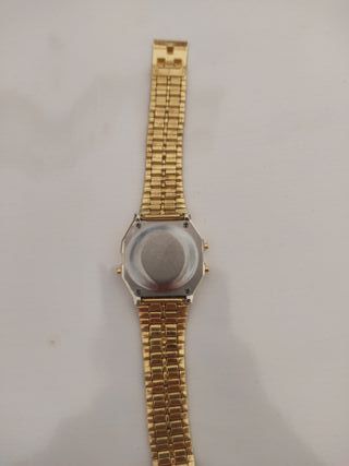 Reloj  Digital Dorado Retro