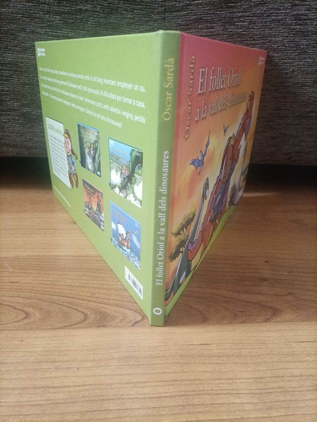 El follet Oriol a la vall dels dinosaures