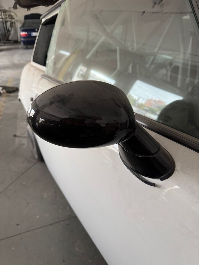 Espejo retrovisor derecho