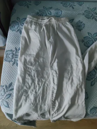 2 Kimonos Judo Adidas más  Cinturones varios