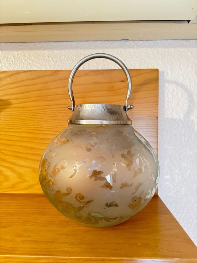 Farolillo de cristal con asa metálica