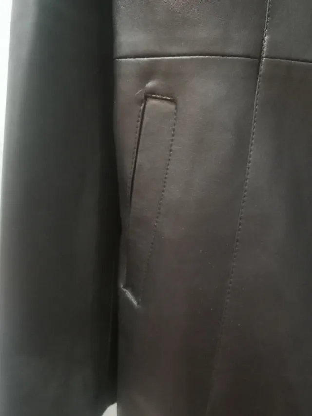 Chaqueta imitación piel. Miss Line negra