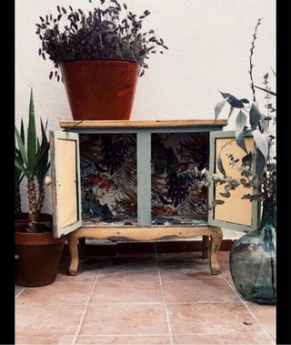 Cómoda pequeña o mesilla grande