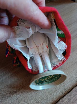 Bambola tradizionale con cesto