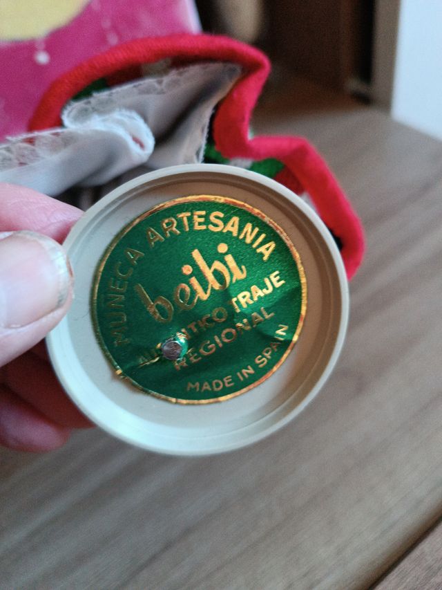 Bambola tradizionale con cesto