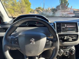 Peugeot 208 2012