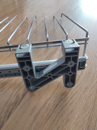 Pantalonero metálico colocación derecha