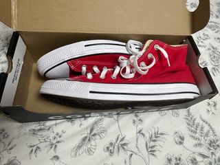 Converse Rojas Talla 42,5 NUEVAS SIN ESTRENAR 