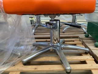 Sillón Peluquería Naranja Negro Cierre Negocio