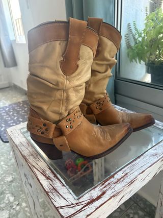 Botas Vaqueras Beige y Marrón Compradas en México