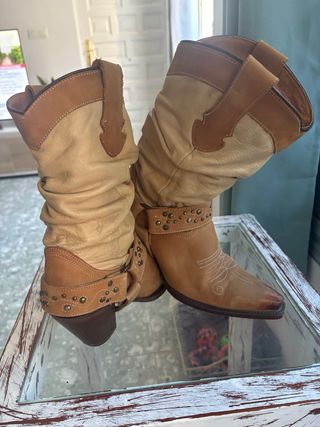 Botas Vaqueras Beige y Marrón Compradas en México