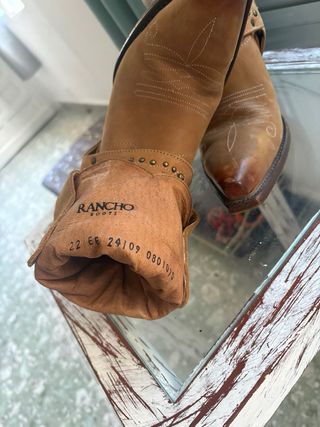 Botas Vaqueras Beige y Marrón Compradas en México