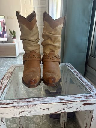 Botas Vaqueras Beige y Marrón Compradas en México