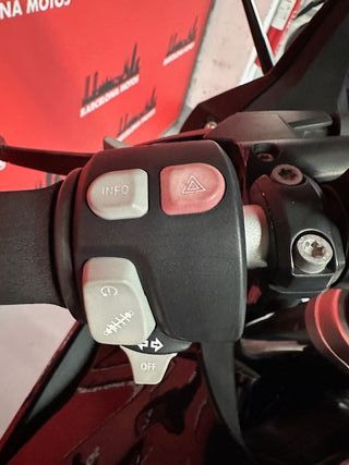 BMW F 800 GT DEL AÑO 2018 !!! MUY BUEN ESTADO !!!