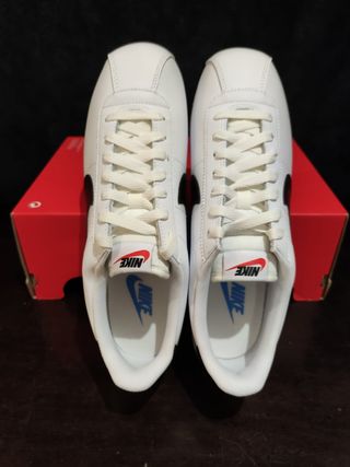 Nike Cortez Blancas y Negras Hombre