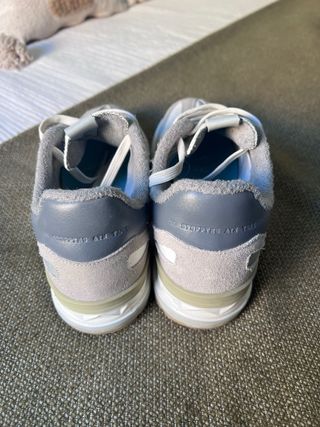 Zapatillas Scalpers Grises y Blancas