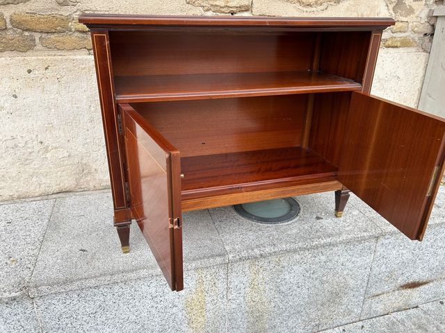 Mueble auxiliar caoba y marquetería