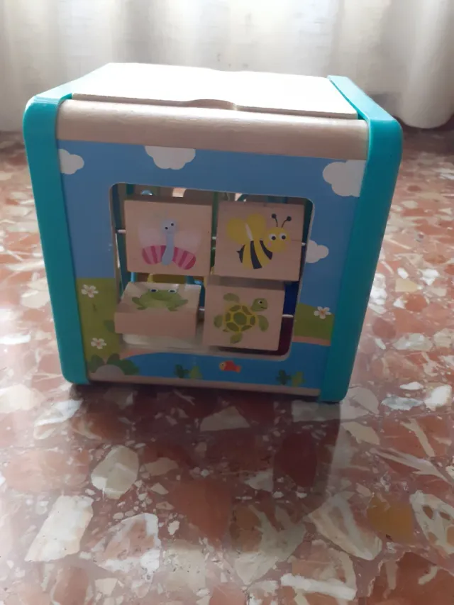 Caja de actividades para bebés