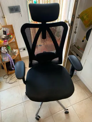 Silla de oficina ergonómica Shihoo Negra