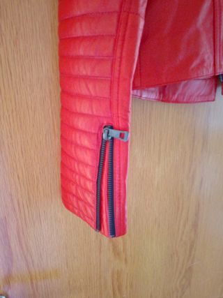 Chaqueta roja cuero