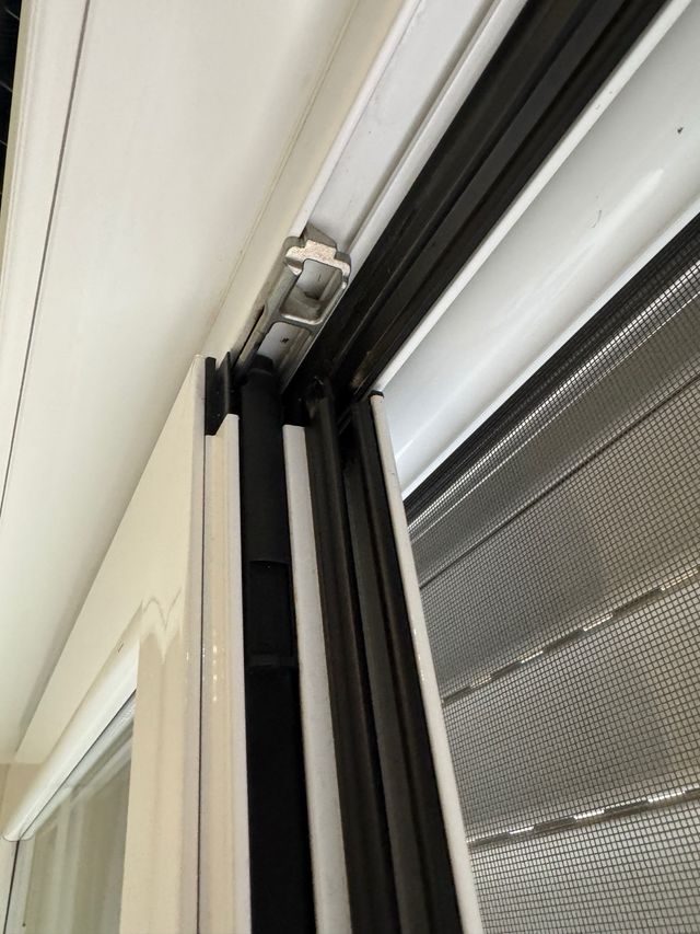 Ventana/balconera con control móvil y mosquitera