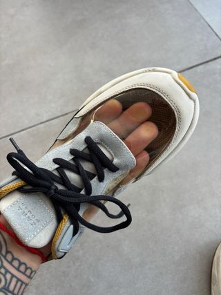 Zapatillas Beige y Amarillas Mujer