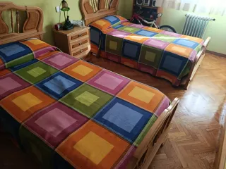 Colchas de tela multicolor Dos colchas
