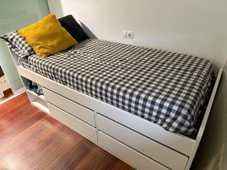 Cama individual Ikea blanca con cajones