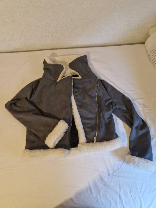 Chaqueta gris con pelo Talla XS