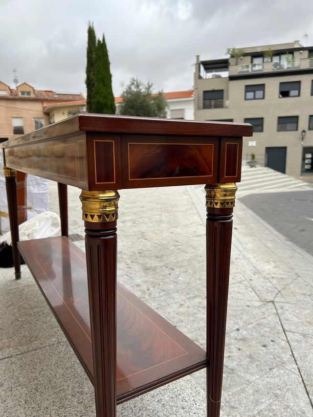 Consola Caoba Marquetería y Bronces