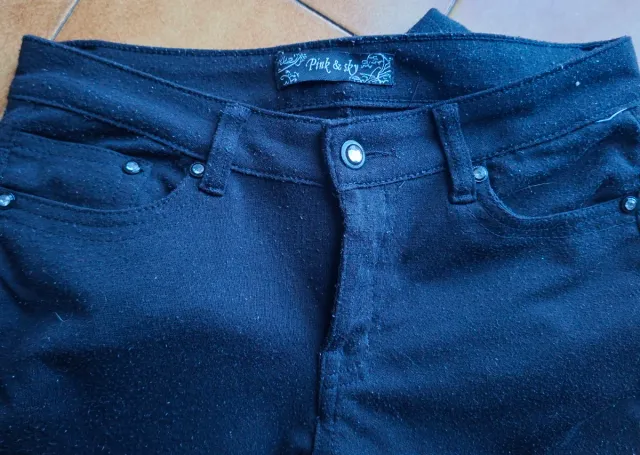 Pantalón negro ajustado