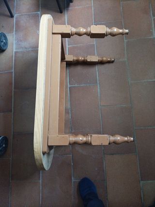 Mesa auxiliar ovalada de madera