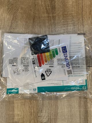 Expositor de vino 30 botellas Hisense MWC4894GF