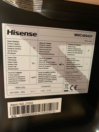 Expositor de vino 30 botellas Hisense MWC4894GF