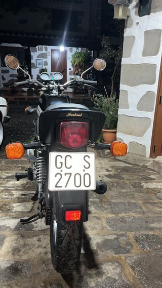 Honda CB400N Café Racer Negra