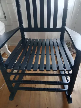 Mecedora de madera negra