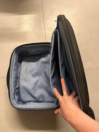 Maletín de viaje negro con ruedas