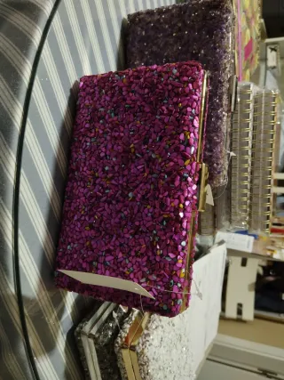 Cartera de fiesta pedrería multicolor