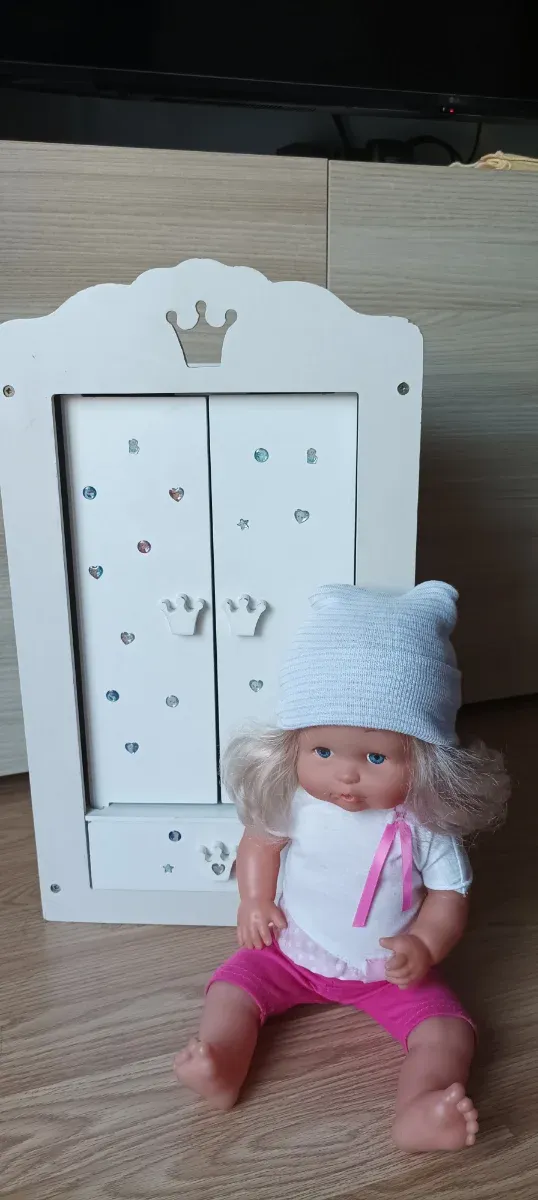 Armario Nenuco con Vestidos y Accesorios de segunda mano por 20